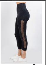 Load image into Gallery viewer, Diva Capri Leggings
