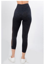 Load image into Gallery viewer, Diva Capri Leggings
