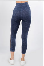 Load image into Gallery viewer, Diva Capri Leggings
